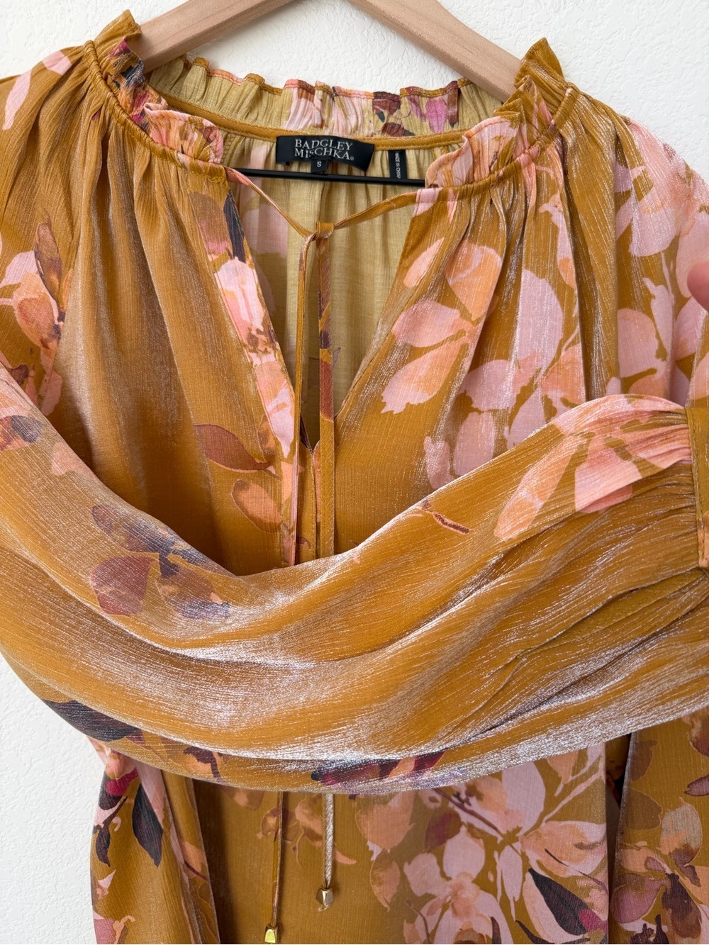 Badgley Mischka Mustard Floral Tie Ruffle Neck Peasant Blouse Size Small - Picture 5 of 15
